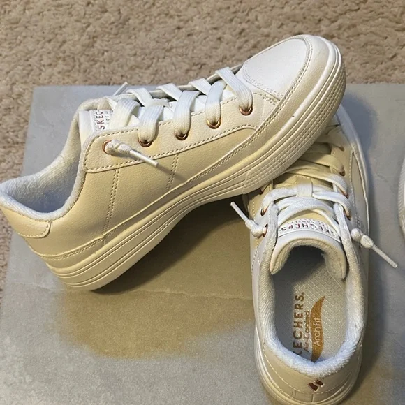 BOGO !!! Sketchers Arch Fit Arcade - Picture 2 of 14